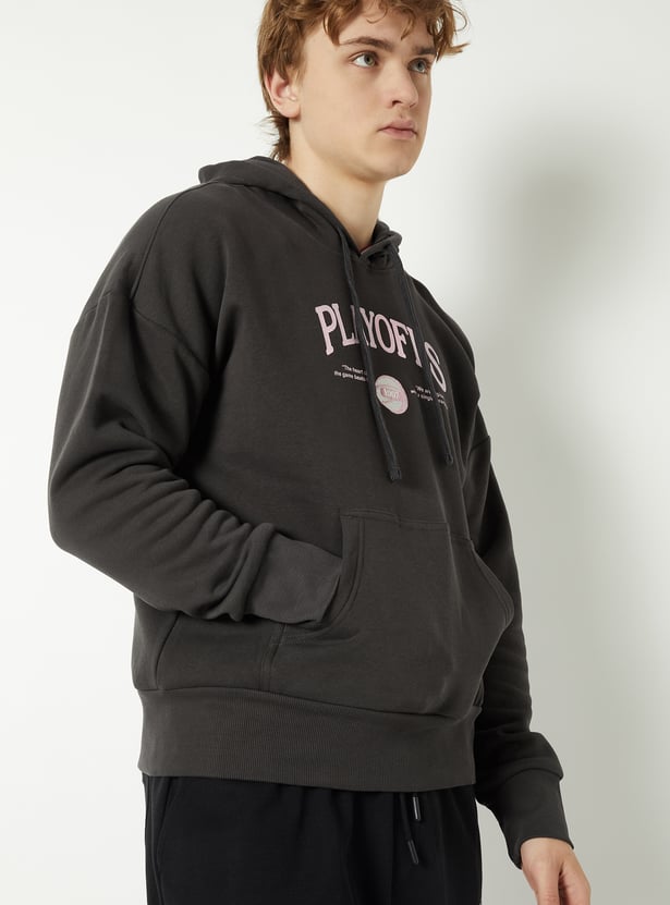 Men Back Print Hooded Athleisure Sweatshirt