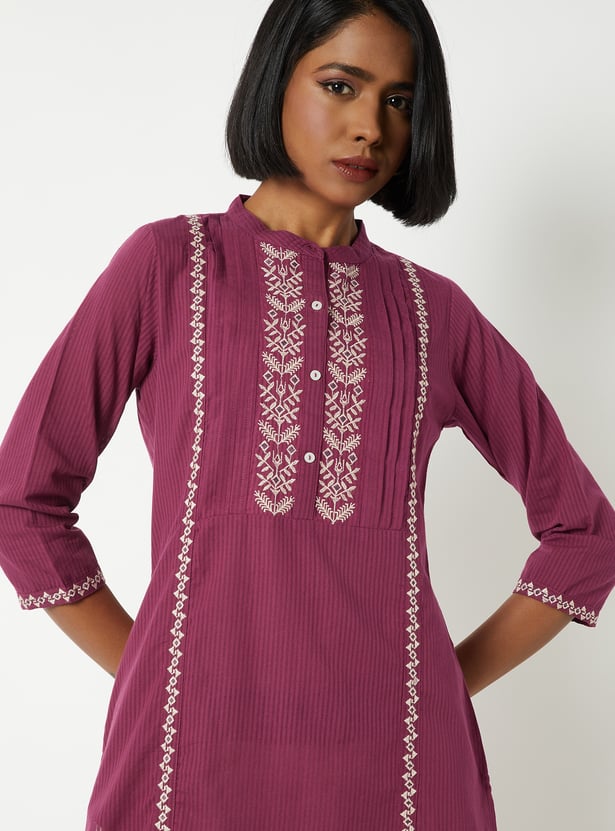Women Embroidered Straight Kurta