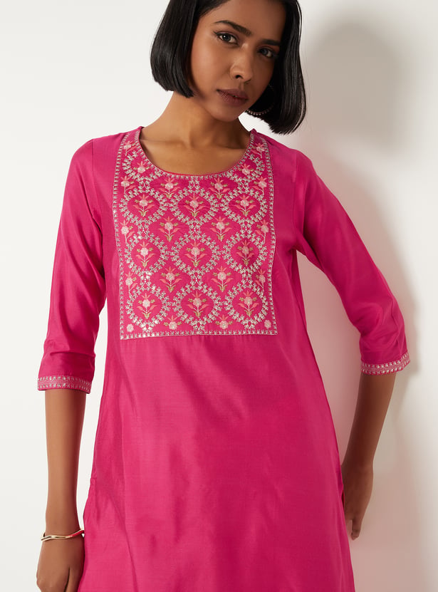 Women Embroidered Straight Kurta