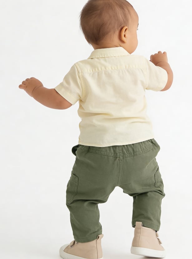 Boys Solid Regular Fit Cargos