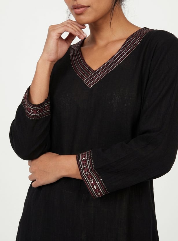 Women Embroidered Straight Kurta