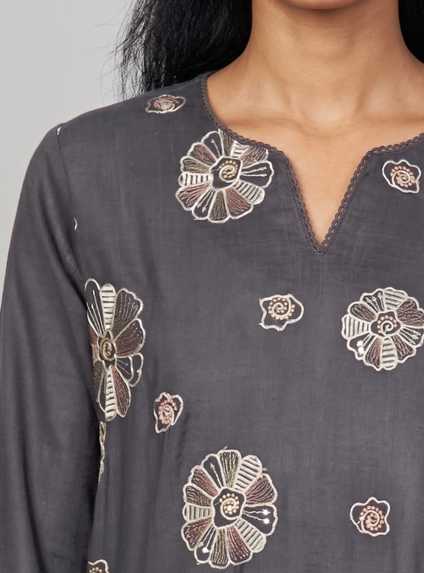 Women Embroidered Straight Kurta