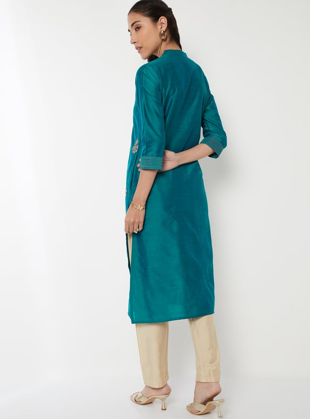 Women Embroidered Straight Kurta