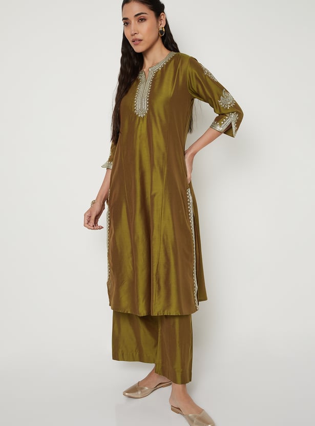 Women Embroidered Straight Kurta Set