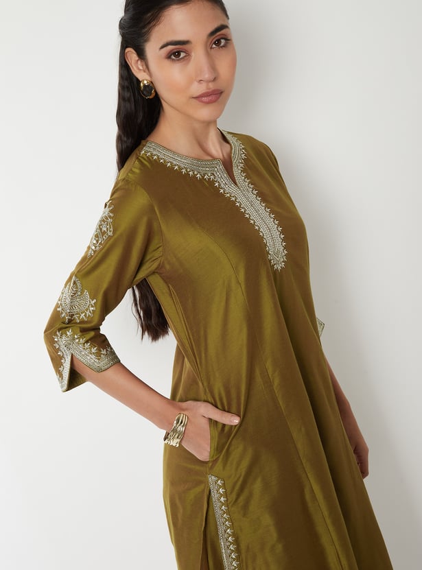 Women Embroidered Straight Kurta Set