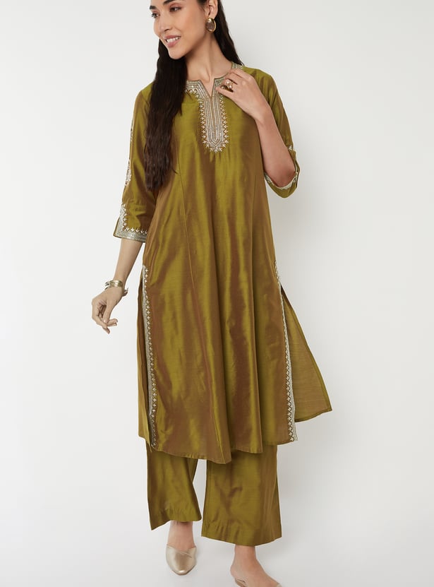 Women Embroidered Straight Kurta Set