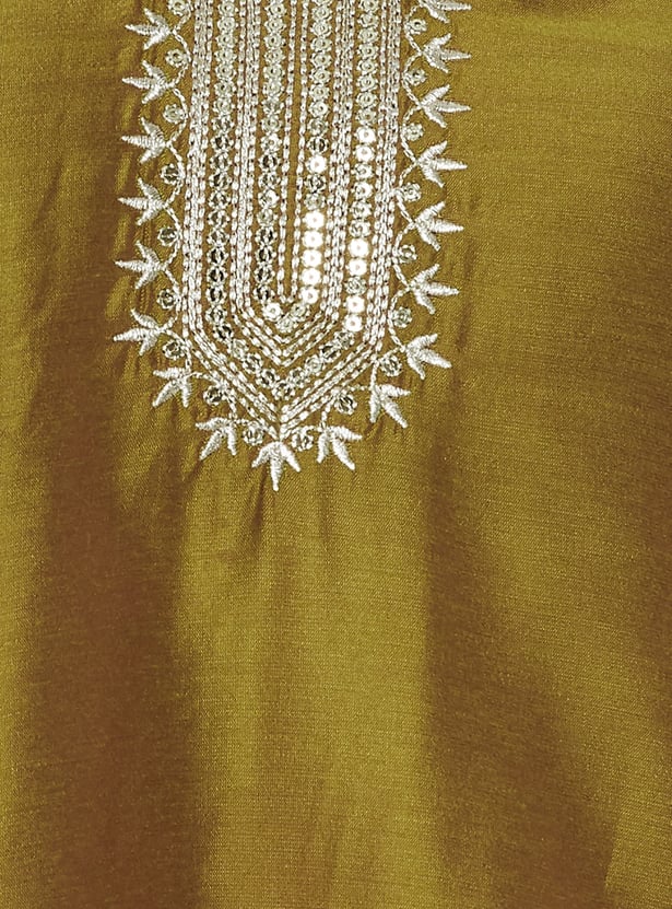 Women Embroidered Straight Kurta Set