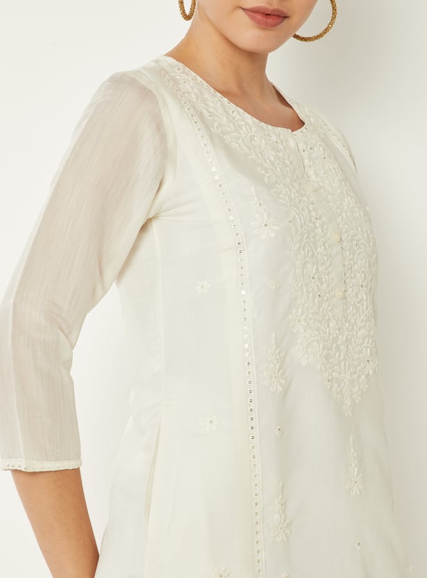 Women Embroidered Straight Kurta Set