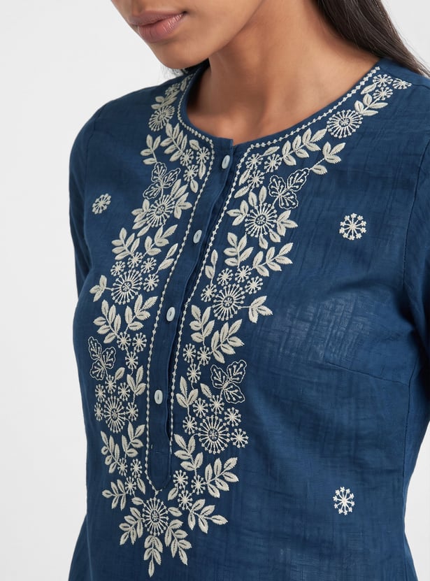 Women Embroidered Straight Kurta Set
