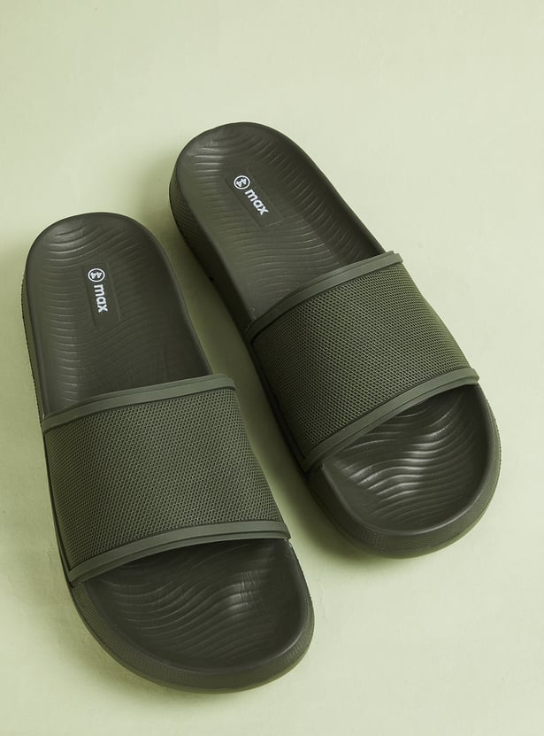 Men Textured Sliders