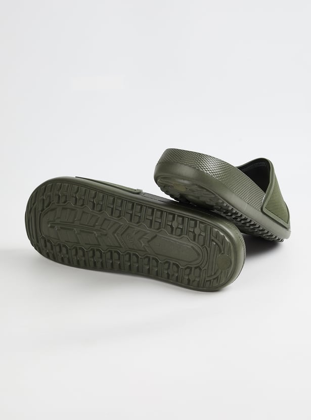 Men Textured Sliders