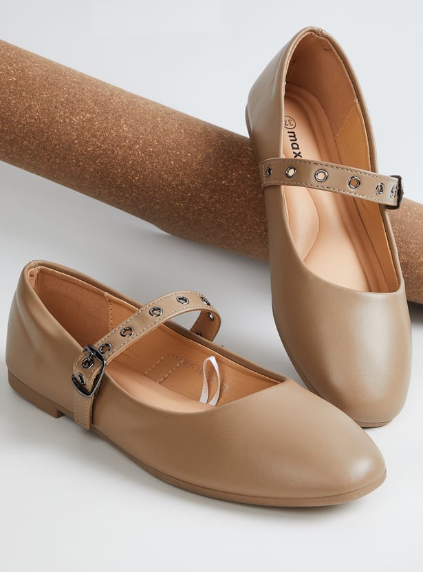 Women Grommet-Detailed Mary Janes