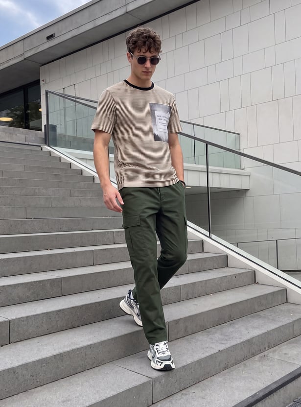 URB_N Men Solid Cargo Trousers