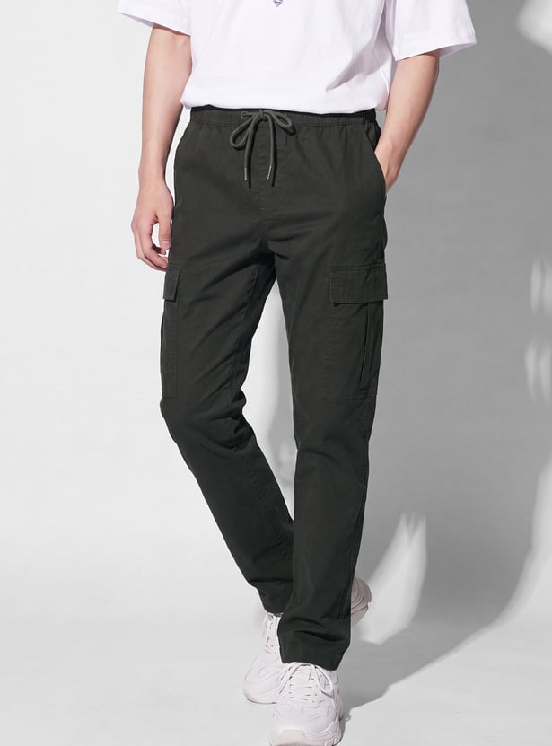 URB_N Men Solid Cargo Trousers