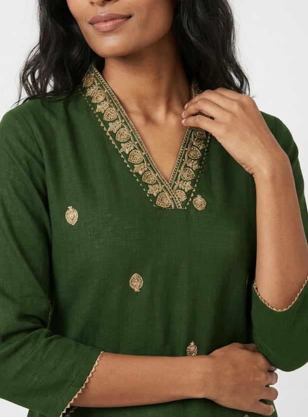 Women Embroidered Straight Kurta