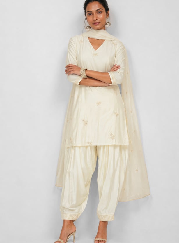 Women Embroidered Straight Kurta Set