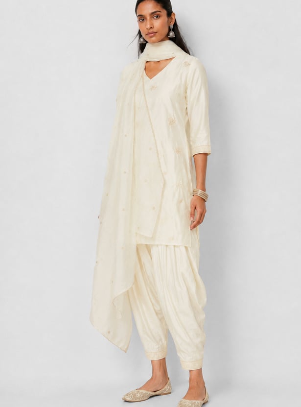 Women Embroidered Straight Kurta Set