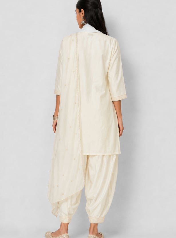 Women Embroidered Straight Kurta Set