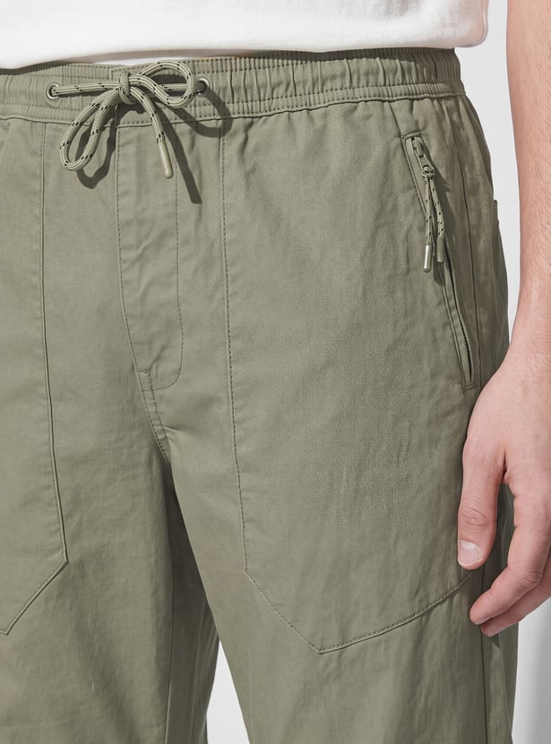 URB_N Men Solid Regular Fit Pants