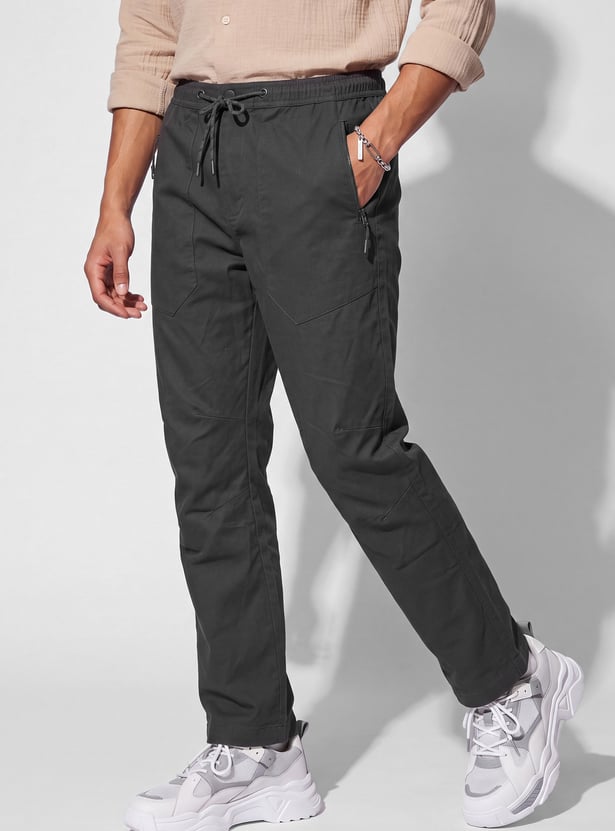 URB_N Men Solid Regular Fit Pants