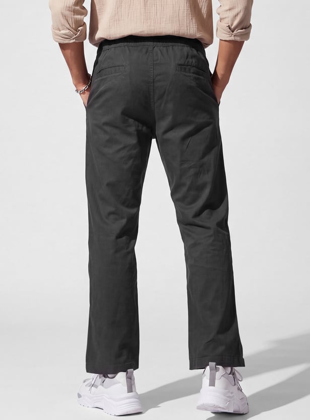 URB_N Men Solid Regular Fit Pants