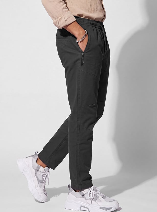 URB_N Men Solid Regular Fit Pants