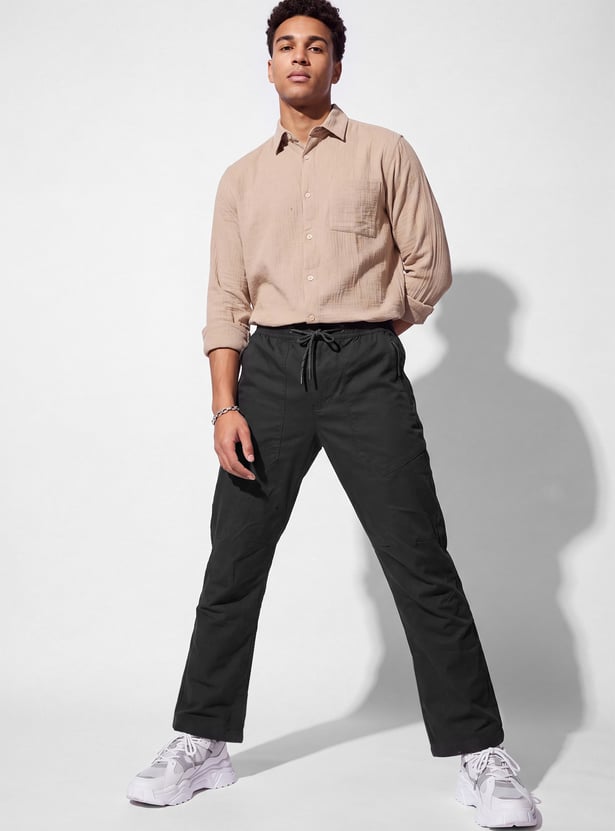 URB_N Men Solid Regular Fit Pants