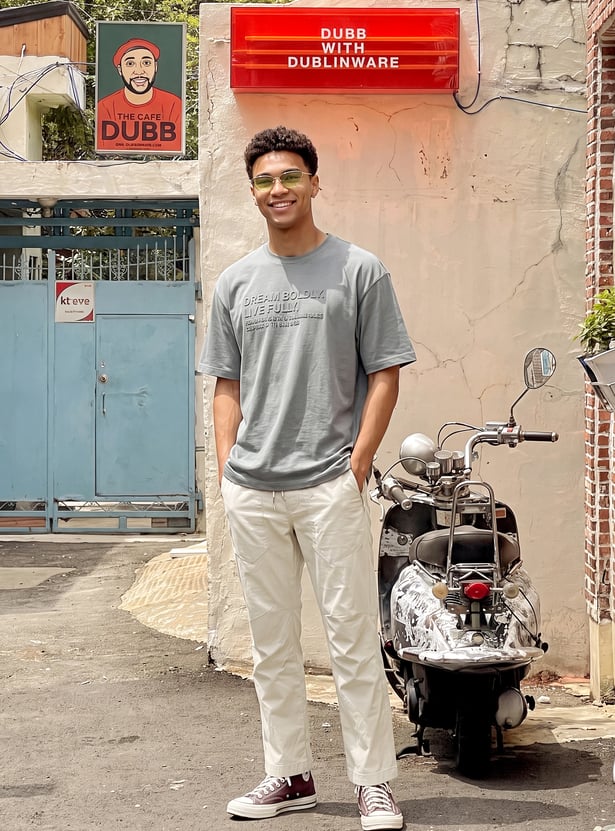 URB_N Men Solid Regular Fit Pants