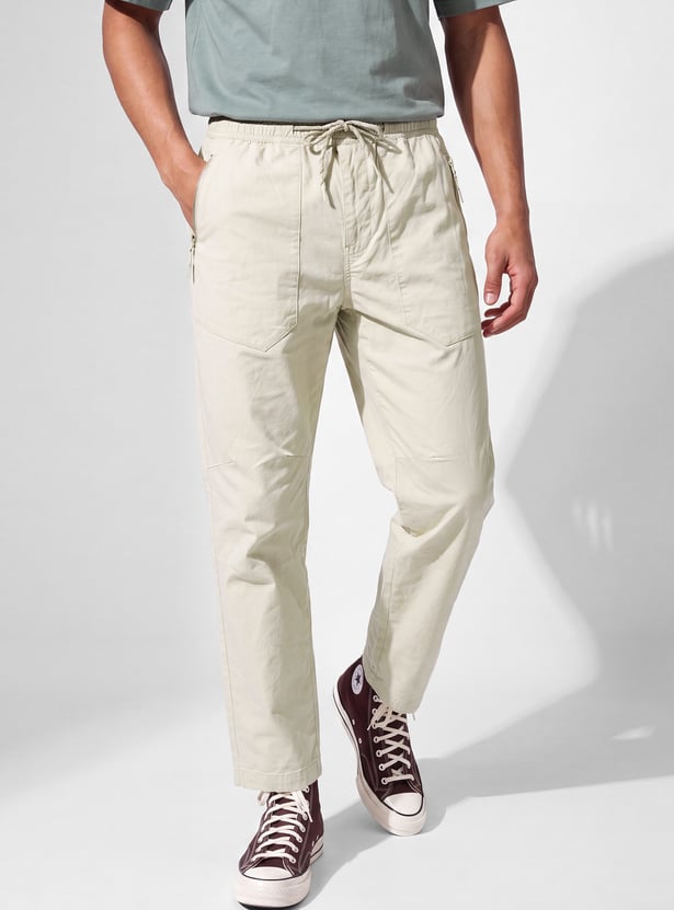 URB_N Men Solid Regular Fit Pants
