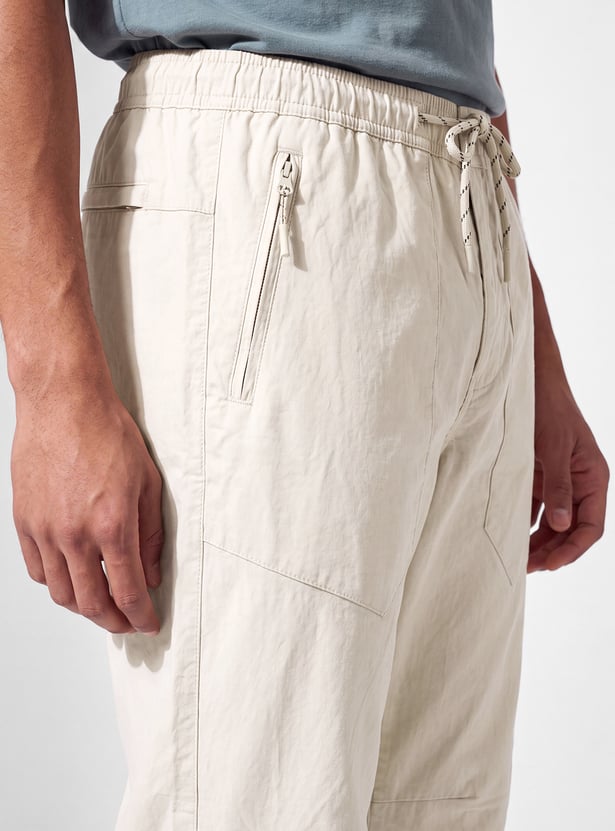 URB_N Men Solid Regular Fit Pants