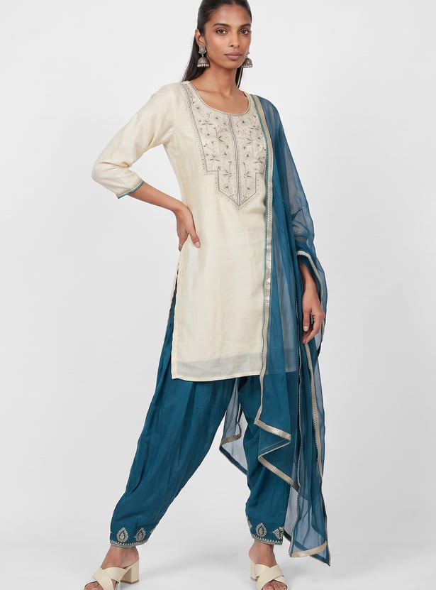 Women Embroidered Straight Kurta Set