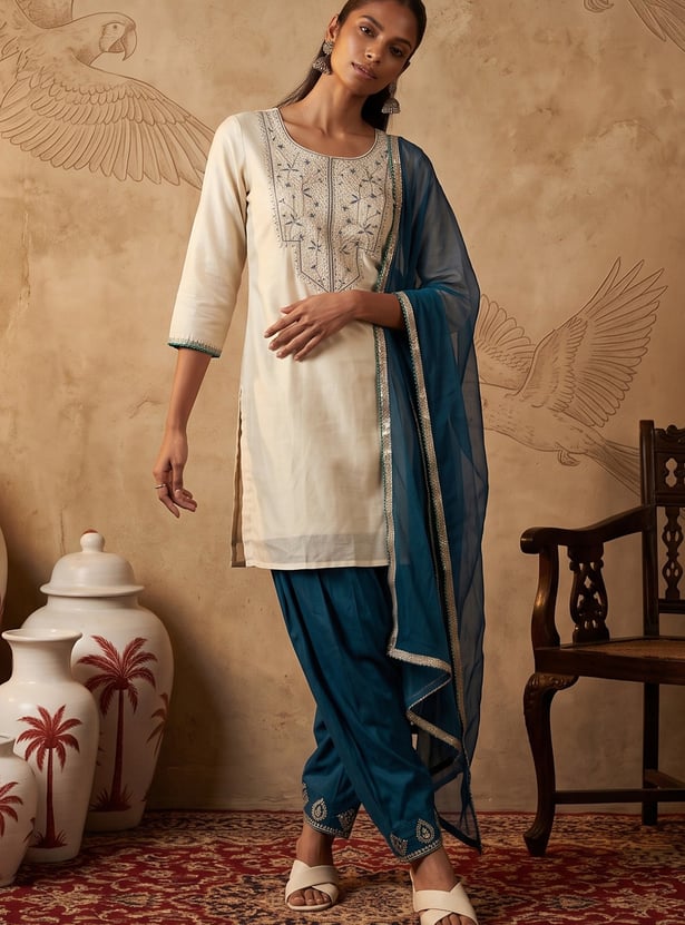 Women Embroidered Straight Kurta Set