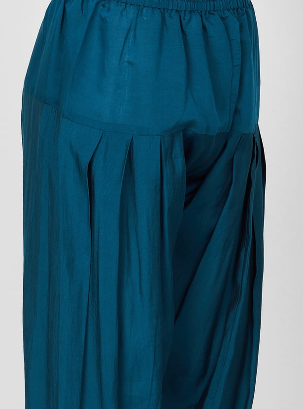 Women Embroidered Straight Kurta Set
