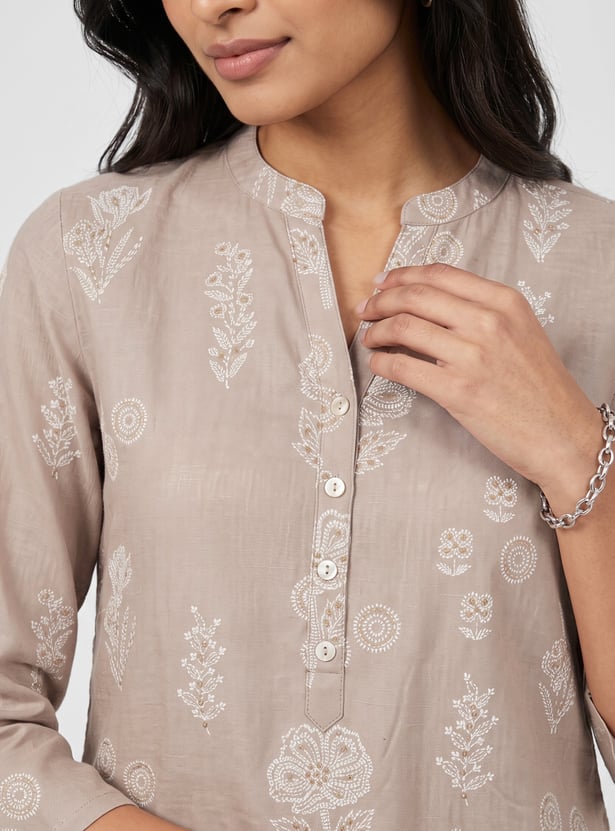 Women Embroidered Straight Kurti