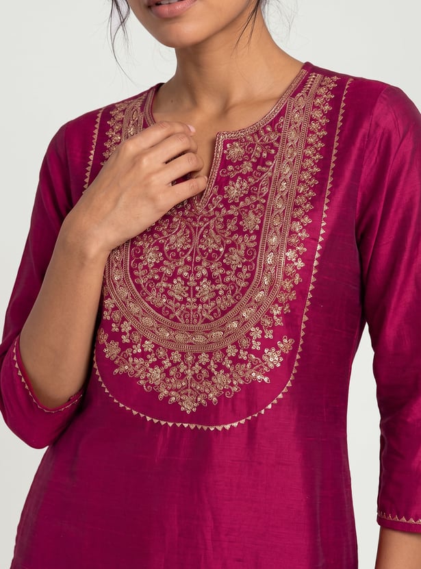 Women Embroidered Straight Kurta