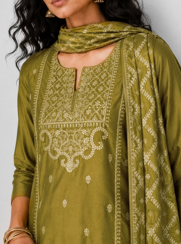 Women Embroidered Straight Kurta Set