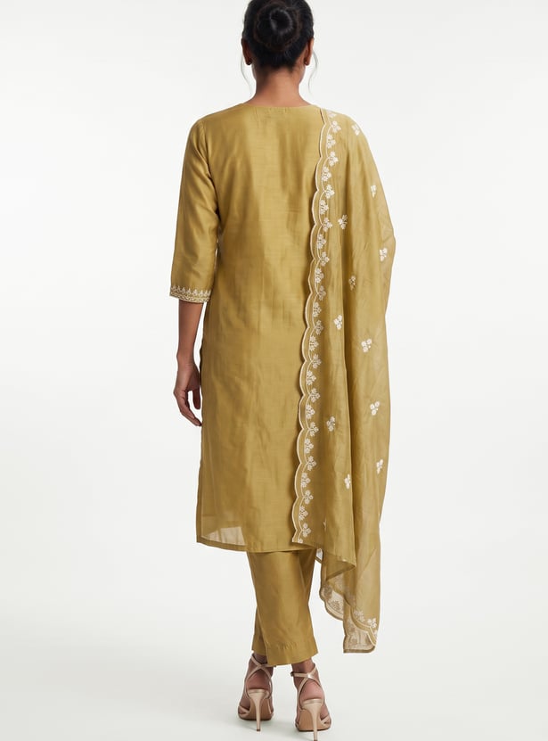 Women Embroidered Straight Kurta Set