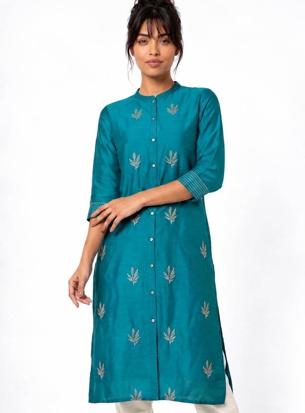 Women Embroidered Straight Kurta