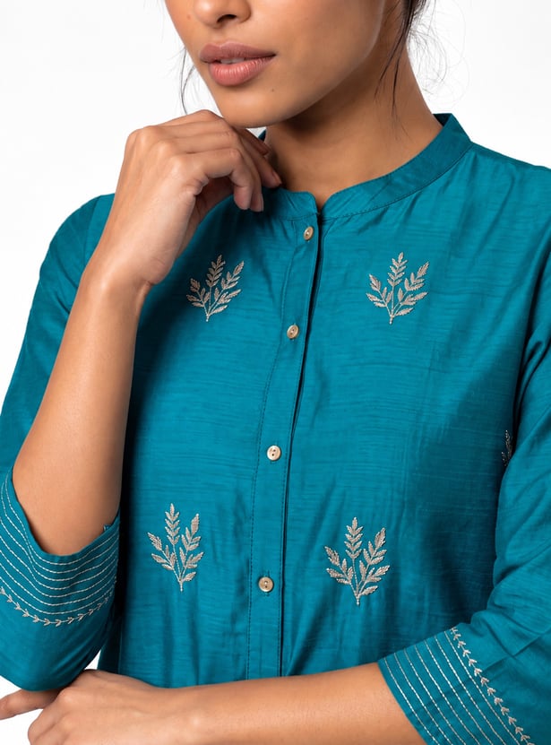 Women Embroidered Straight Kurta