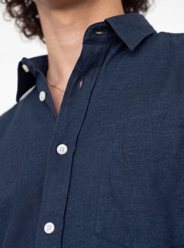 Men Solid Slim Fit Shirt