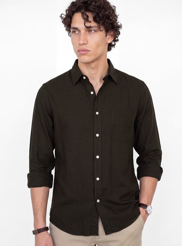 Men Solid Slim Fit Shirt