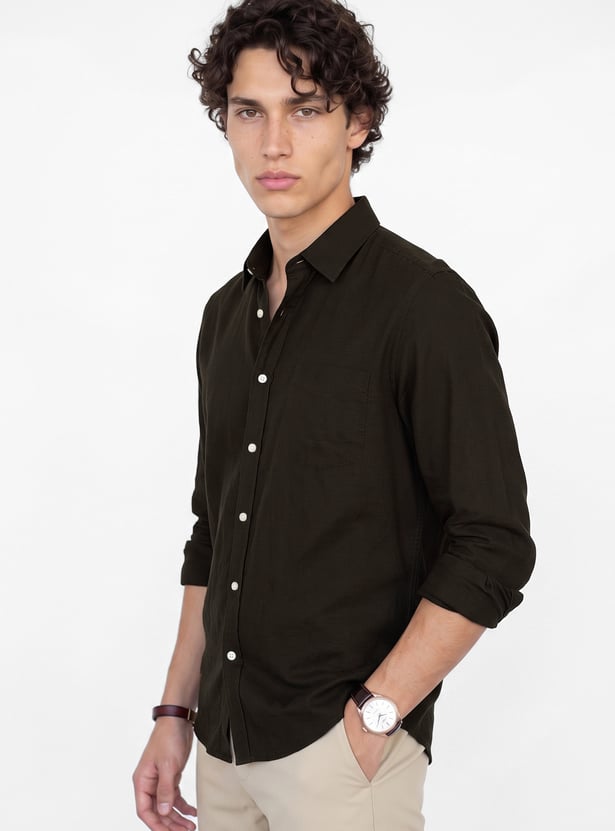 Men Solid Slim Fit Shirt