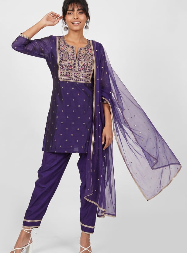 Women Embroidered Kurta Set