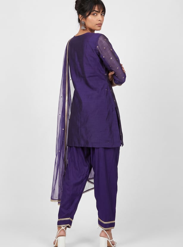 Women Embroidered Kurta Set