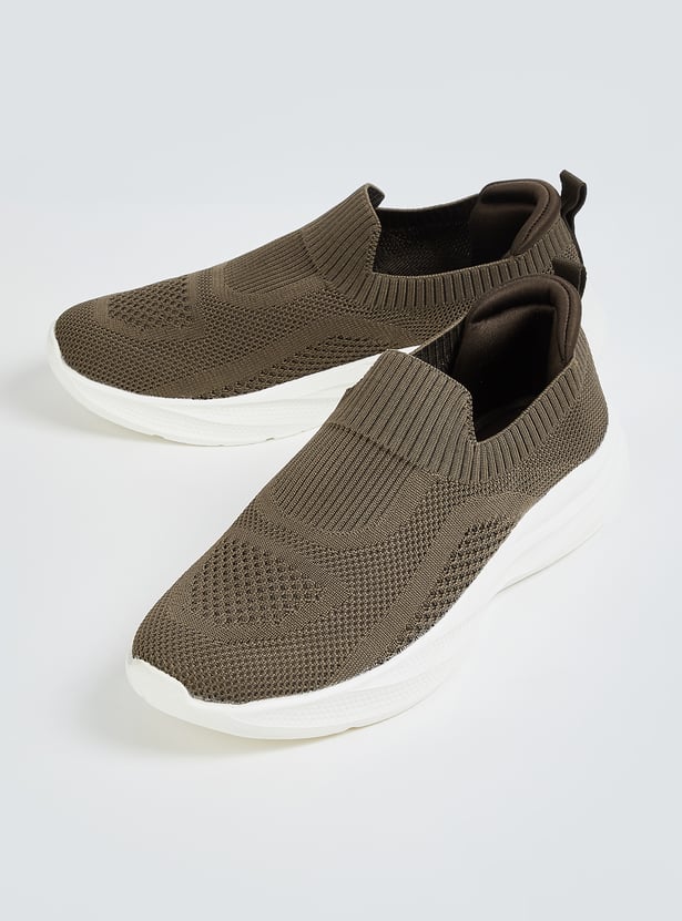 Men Basic Slip-On Sports Shoes