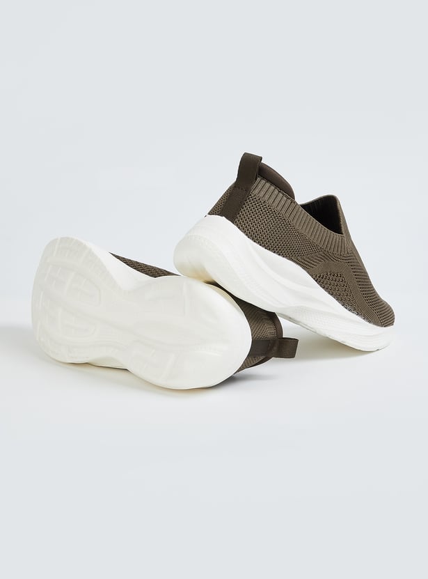 Men Basic Slip-On Sports Shoes