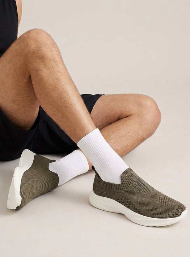 Men Basic Slip-On Sports Shoes