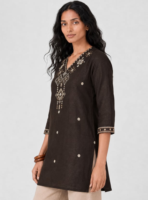 Women Embroidered Straight Kurti
