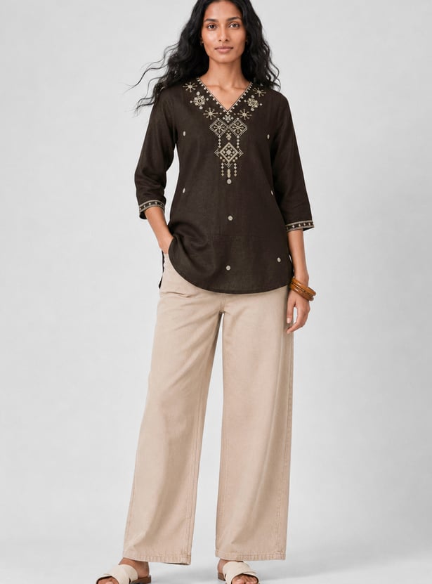Women Embroidered Straight Kurti