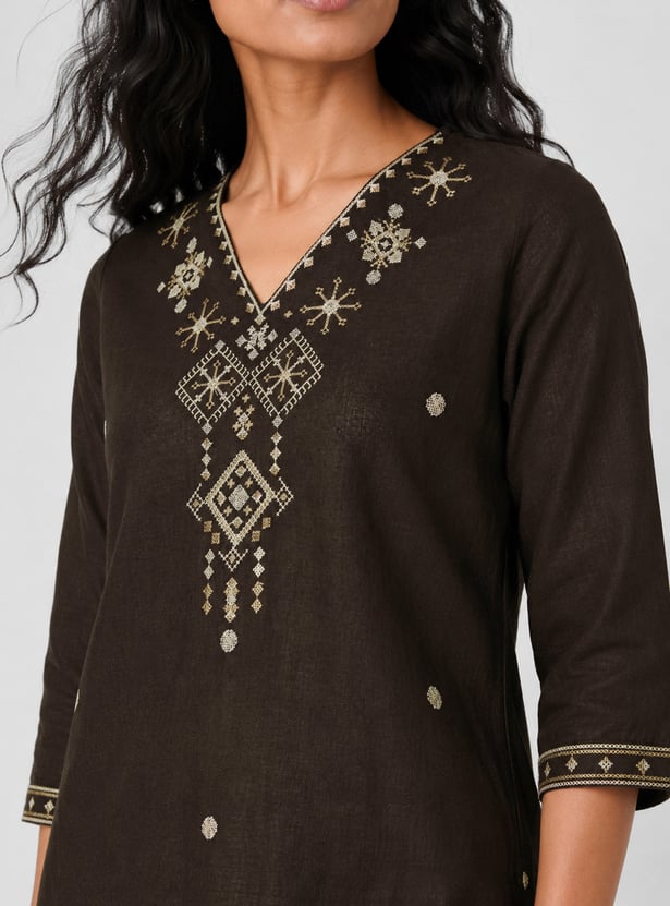Women Embroidered Straight Kurti